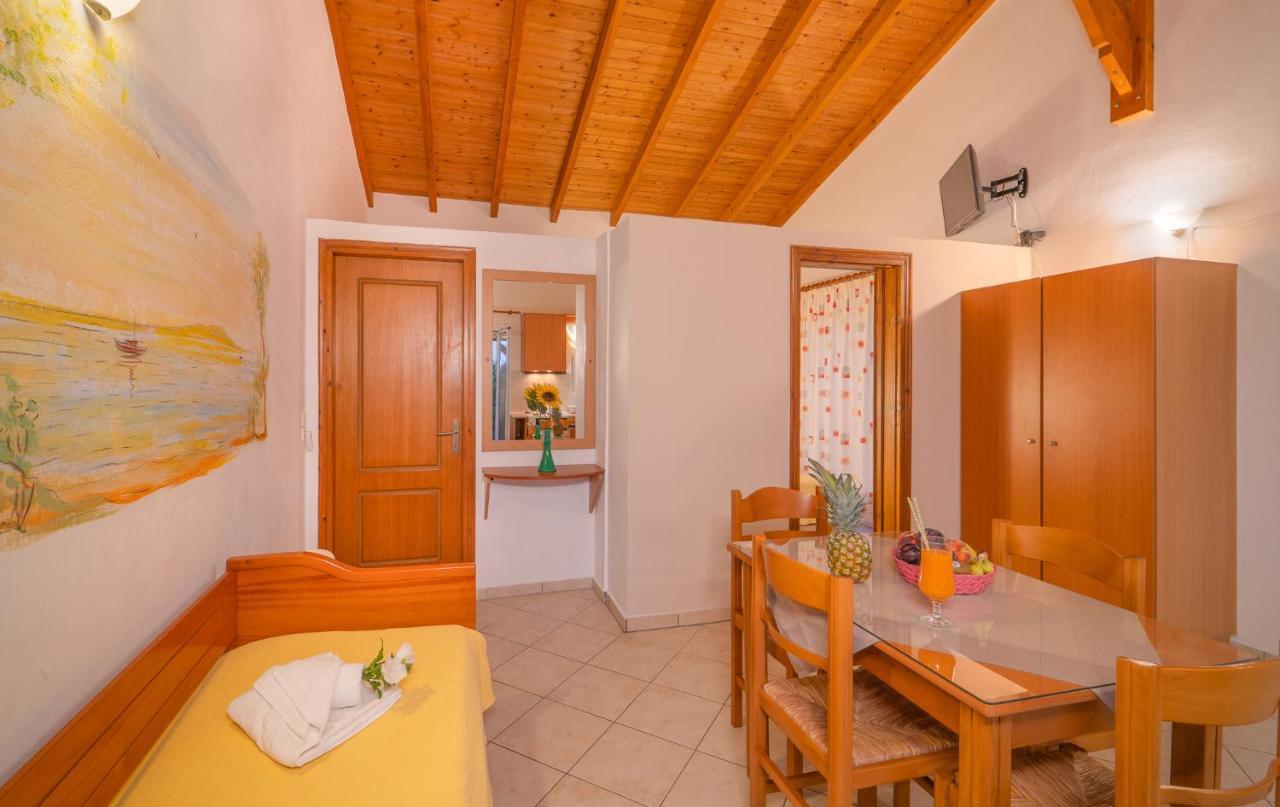 Cavo Gallo Finikounta Buitenkant foto