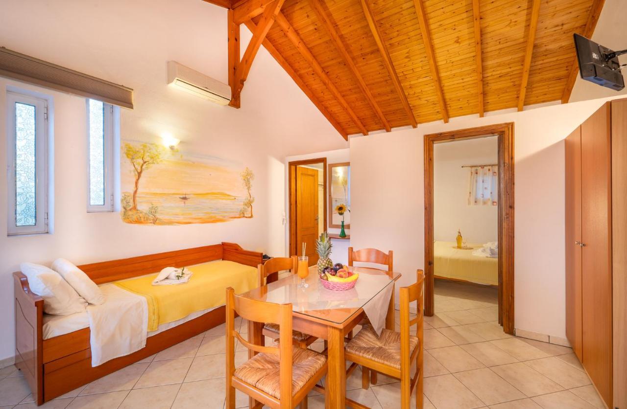 Cavo Gallo Finikounta Buitenkant foto